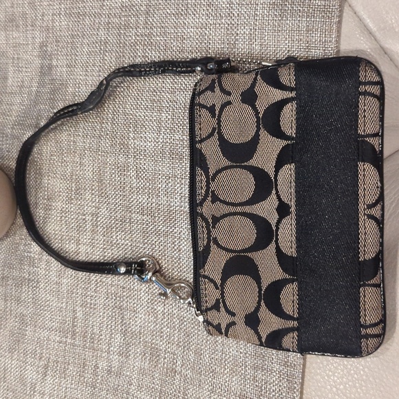 Coach Black Stripe Classic Monogram Jacquard Wristlet - Picture 7 of 12